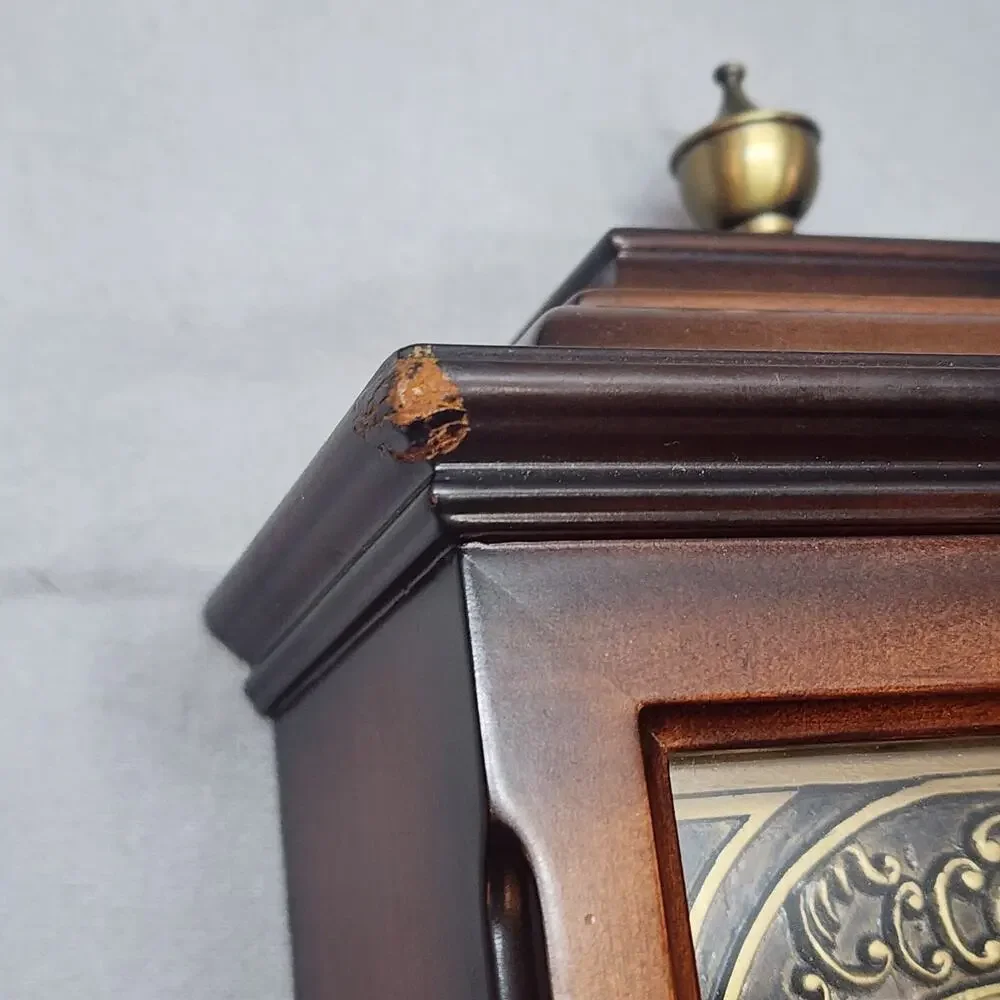 VTG 2001 The Bombay‎ Company Mantle Shelf Clock Quartz Dark Cherry Wood
